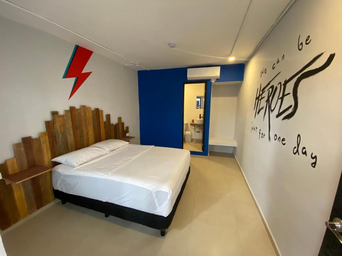 Why Not Rooftop Party Hostel Playa del Carmen Exterior photo